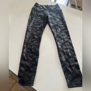 Black camo leggings